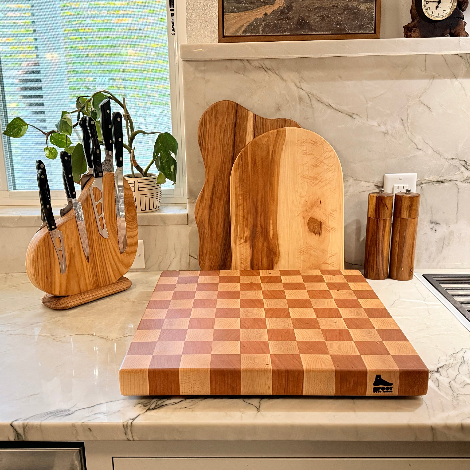 wood_cutting_board_endgrain_checkerboard_pattern_maple_cherry_counter