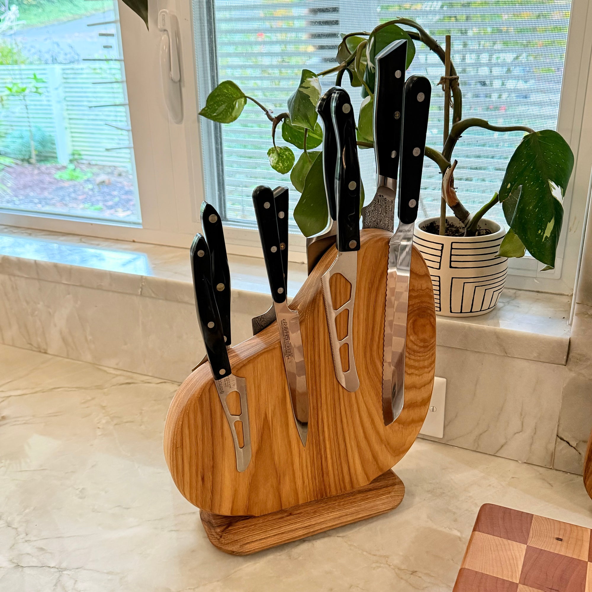 wood_magnetic_knife_holder_egg