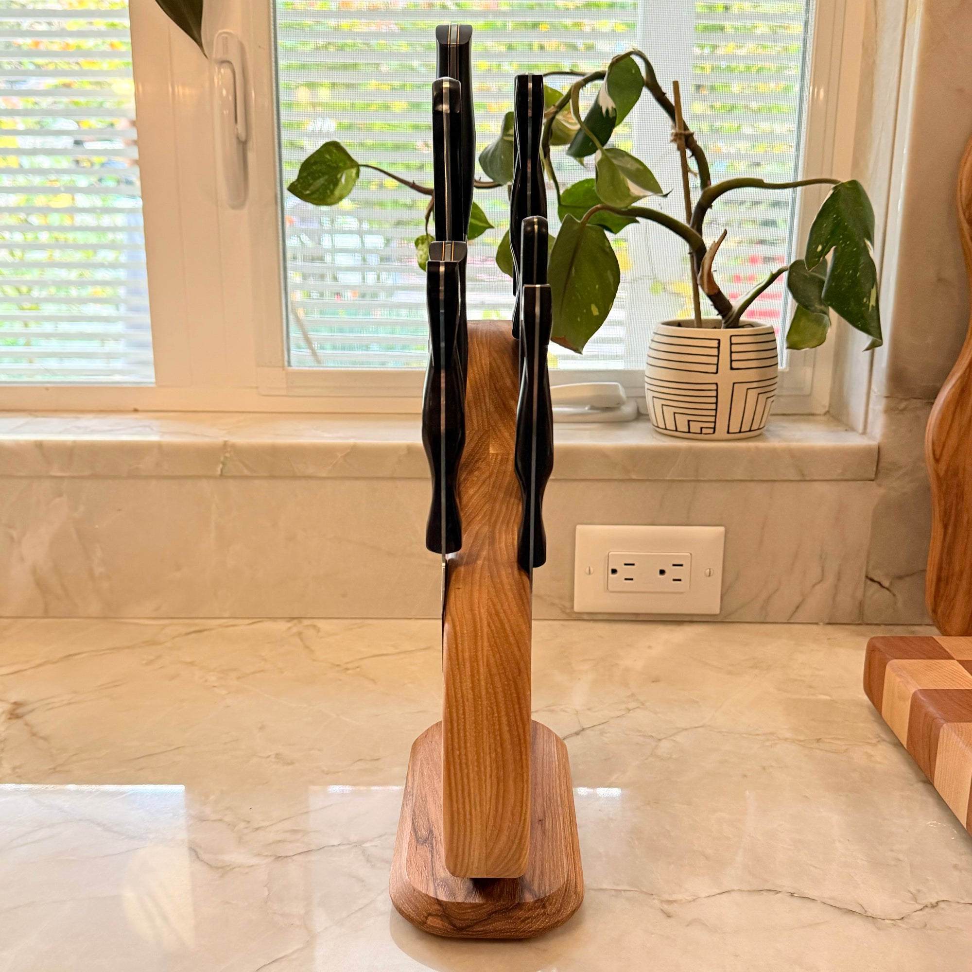 wood_magnetic_knife_holder_egg side