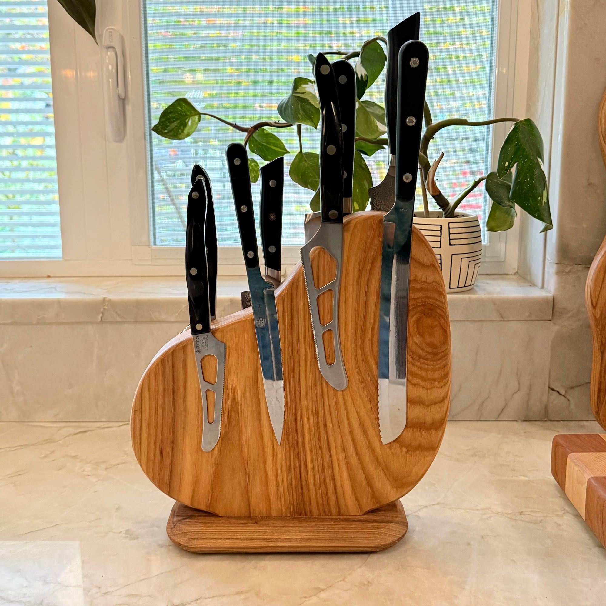 wood_magnetic_knife_holder_egg