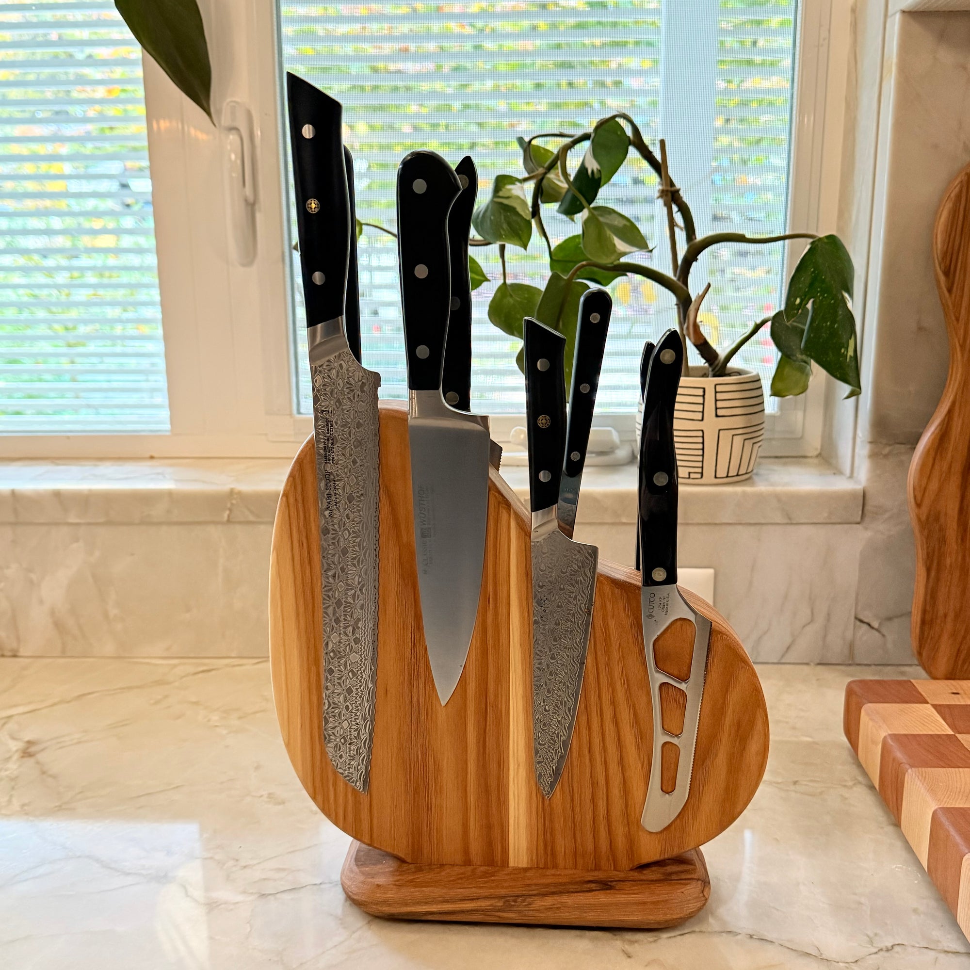 wood_magnetic_knife_holder_egg