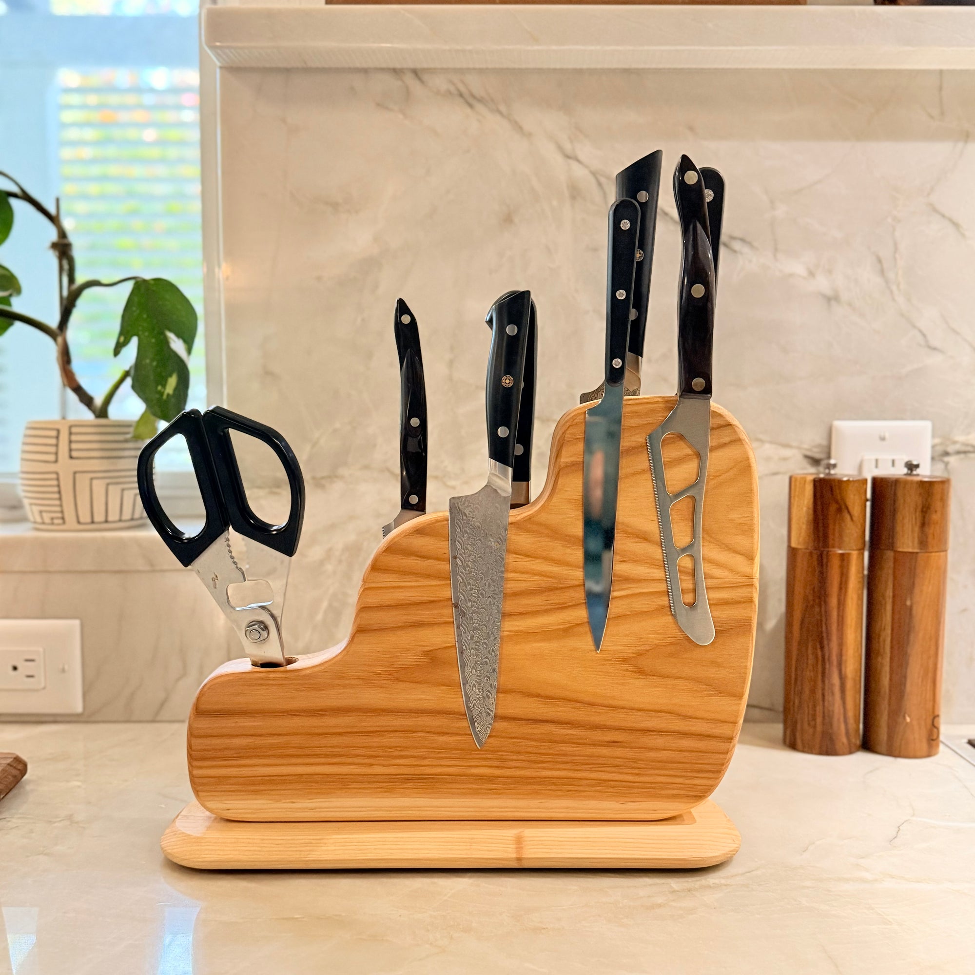 wood_magnetic_knife_holder_step knives