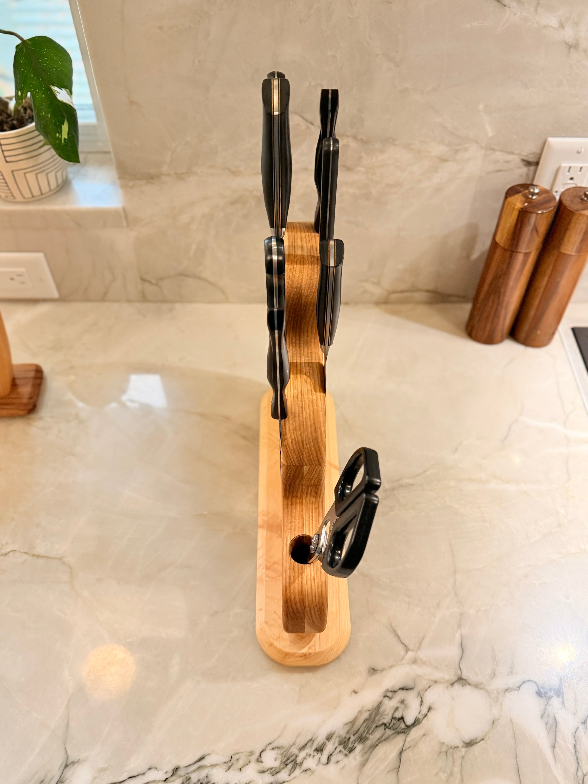 wood_magnetic_knife_holder_step knives